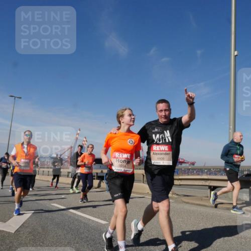 03.10.2025 - Köhlbrandbrückenlauf Matties Gatica Varas http://msf.ph/oto/8993669 03.10.2025 12:46:48 Position 2 5054, 4406 meine-sportfotos.de