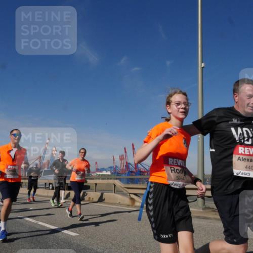 03.10.2025 - Köhlbrandbrückenlauf Matties Gatica Varas http://msf.ph/oto/8993673 03.10.2025 12:46:48 Position 2 5054, 4406 meine-sportfotos.de