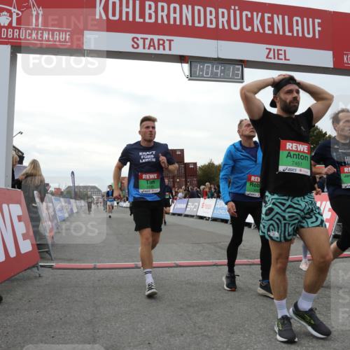 03.10.2025 - Köhlbrandbrückenlauf Yannick Fuchs http://msf.ph/oto/8993681 03.10.2025 16:04:12 Ziel 7297, 7392, 7451, 7466, 7611, 7798, 8082, 9010, 9149, 9306, 9562, 9618 meine-sportfotos.de