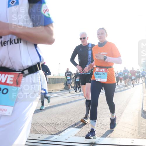 03.10.2025 - Köhlbrandbrückenlauf Luisa Fischer http://msf.ph/oto/8993686 03.10.2025 10:20:00 Position 3 18, 1858 meine-sportfotos.de