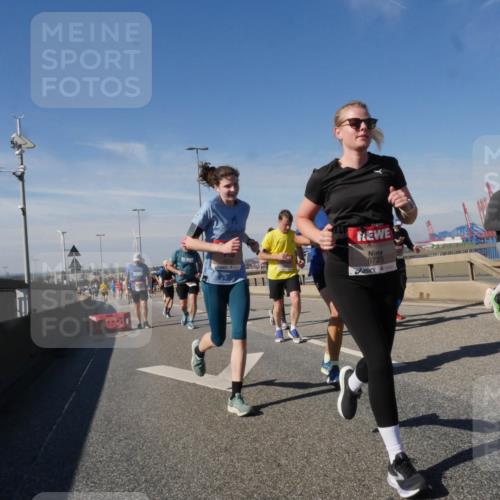 03.10.2025 - Köhlbrandbrückenlauf Matties Gatica Varas http://msf.ph/oto/8993689 03.10.2025 12:46:50 Position 2 9, 6725 meine-sportfotos.de