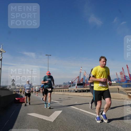 03.10.2025 - Köhlbrandbrückenlauf Matties Gatica Varas http://msf.ph/oto/8993702 03.10.2025 12:46:51 Position 2  meine-sportfotos.de