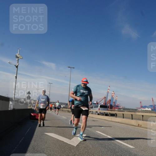 03.10.2025 - Köhlbrandbrückenlauf Matties Gatica Varas http://msf.ph/oto/8993710 03.10.2025 12:46:52 Position 2  meine-sportfotos.de