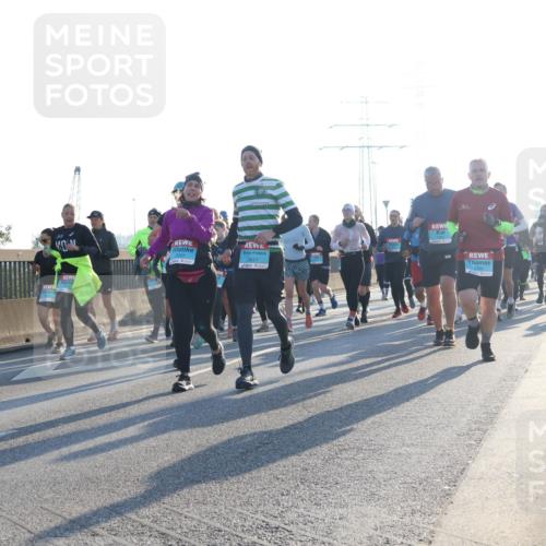 03.10.2025 - Köhlbrandbrückenlauf Luisa Fischer http://msf.ph/oto/8993711 03.10.2025 10:20:02 Position 3 2787, 3617, 1 meine-sportfotos.de