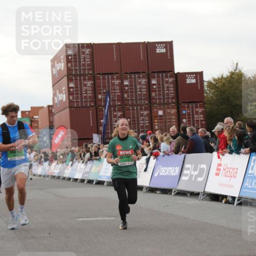 03.10.2025 - Köhlbrandbrückenlauf Yannick Fuchs http://msf.ph/oto/8993723 03.10.2025 16:04:13 Ziel 7297, 7392, 7451, 7466, 7611, 8082, 9010, 9149, 9562, 9618 meine-sportfotos.de