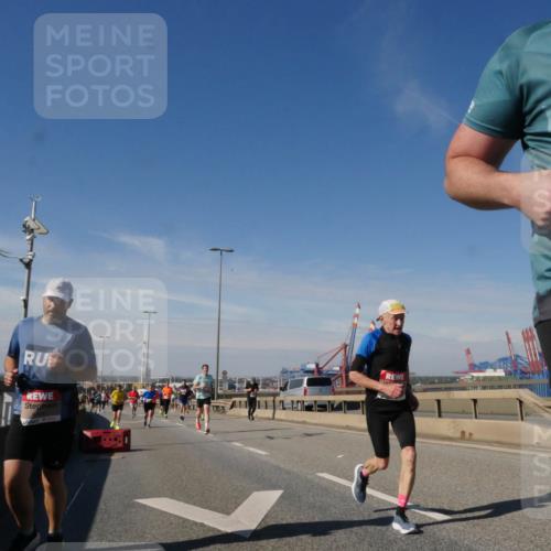 03.10.2025 - Köhlbrandbrückenlauf Matties Gatica Varas http://msf.ph/oto/8993726 03.10.2025 12:46:54 Position 2  meine-sportfotos.de