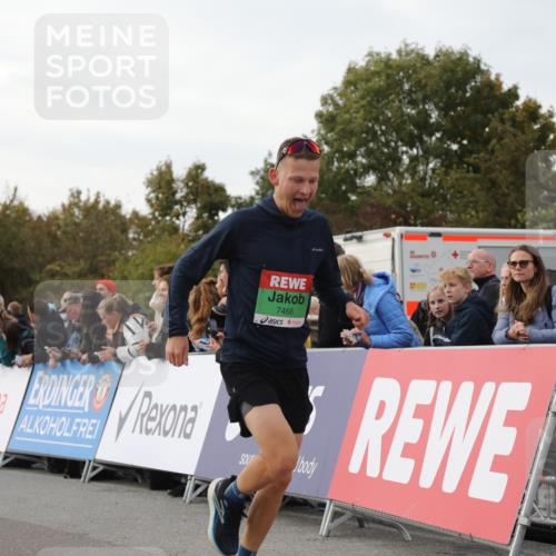 03.10.2025 - Köhlbrandbrückenlauf Yannick Fuchs http://msf.ph/oto/8993729 03.10.2025 16:04:13 Ziel 7297, 7392, 7451, 7466, 7611, 8082, 9010, 9149, 9562, 9618 meine-sportfotos.de
