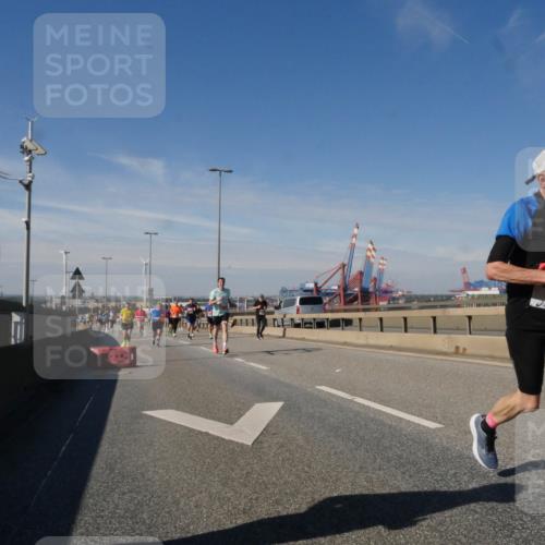 03.10.2025 - Köhlbrandbrückenlauf Matties Gatica Varas http://msf.ph/oto/8993730 03.10.2025 12:46:55 Position 2 6318 meine-sportfotos.de