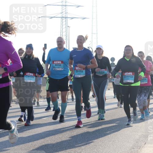 03.10.2025 - Köhlbrandbrückenlauf Luisa Fischer http://msf.ph/oto/8993732 03.10.2025 10:20:15 Position 3 3352, 3110, 1740, 2055, 3382, 1991, 239 meine-sportfotos.de