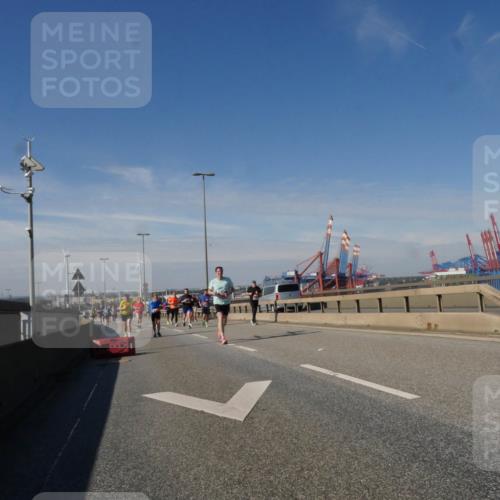03.10.2025 - Köhlbrandbrückenlauf Matties Gatica Varas http://msf.ph/oto/8993733 03.10.2025 12:46:55 Position 2  meine-sportfotos.de