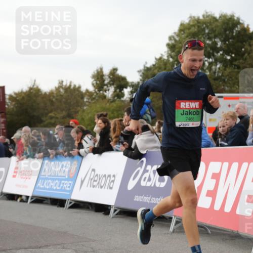 03.10.2025 - Köhlbrandbrückenlauf Yannick Fuchs http://msf.ph/oto/8993735 03.10.2025 16:04:14 Ziel 7297, 7392, 7451, 7466, 7611, 8082, 9010, 9149, 9562, 9618 meine-sportfotos.de