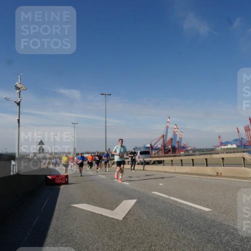 03.10.2025 - Köhlbrandbrückenlauf Matties Gatica Varas http://msf.ph/oto/8993738 03.10.2025 12:46:56 Position 2  meine-sportfotos.de