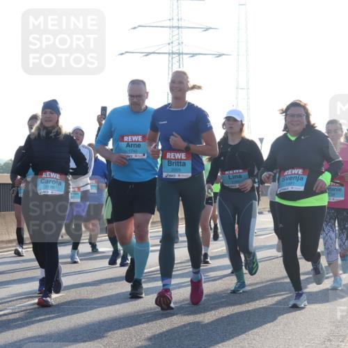 03.10.2025 - Köhlbrandbrückenlauf Luisa Fischer http://msf.ph/oto/8993740 03.10.2025 10:20:16 Position 3 1577, 3110, 1740, 2055, 3382, 1991, 239 meine-sportfotos.de
