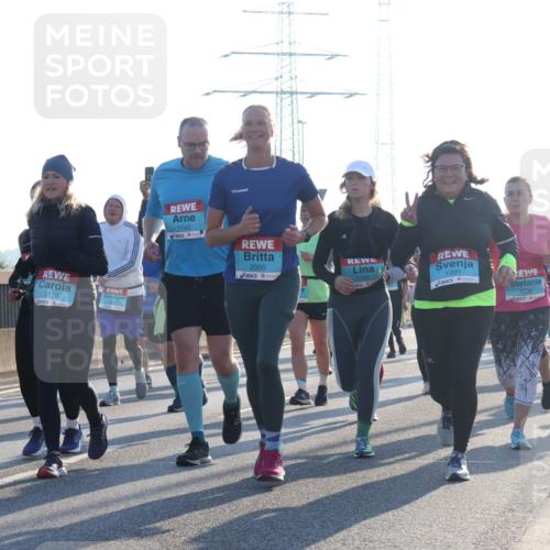 03.10.2025 - Köhlbrandbrückenlauf Luisa Fischer http://msf.ph/oto/8993744 03.10.2025 10:20:16 Position 3 1577, 3110, 1740, 2055, 3382, 1991, 3239 meine-sportfotos.de