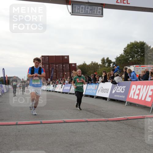 03.10.2025 - Köhlbrandbrückenlauf Yannick Fuchs http://msf.ph/oto/8993745 03.10.2025 16:04:14 Ziel 7297, 7392, 7451, 7466, 7611, 8082, 9010, 9149, 9562, 9618 meine-sportfotos.de