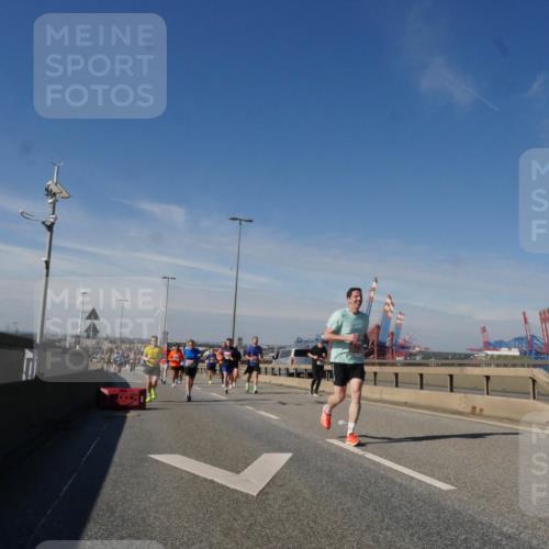 03.10.2025 - Köhlbrandbrückenlauf Matties Gatica Varas http://msf.ph/oto/8993750 03.10.2025 12:46:57 Position 2  meine-sportfotos.de