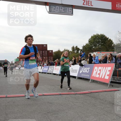 03.10.2025 - Köhlbrandbrückenlauf Yannick Fuchs http://msf.ph/oto/8993761 03.10.2025 16:04:14 Ziel 7297, 7392, 7451, 7466, 7611, 8082, 9010, 9149, 9562, 9618 meine-sportfotos.de