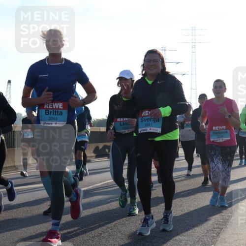 03.10.2025 - Köhlbrandbrückenlauf Luisa Fischer http://msf.ph/oto/8993763 03.10.2025 10:20:18 Position 3 3110, 2055, 1991, 3382, 3239, 1 meine-sportfotos.de