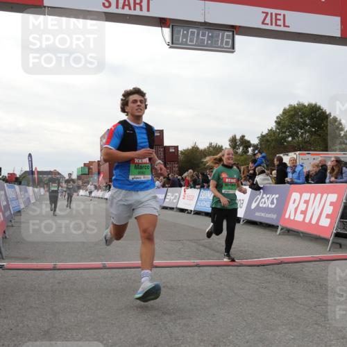 03.10.2025 - Köhlbrandbrückenlauf Yannick Fuchs http://msf.ph/oto/8993766 03.10.2025 16:04:15 Ziel 7392, 7466, 7611, 8082, 9010, 9213, 9618 meine-sportfotos.de