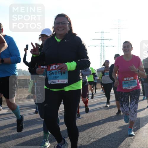 03.10.2025 - Köhlbrandbrückenlauf Luisa Fischer http://msf.ph/oto/8993769 03.10.2025 10:20:19 Position 3 2055, 1991, 3239 meine-sportfotos.de