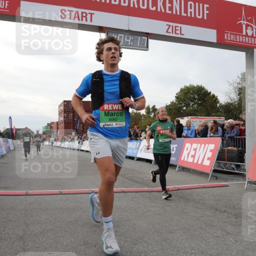03.10.2025 - Köhlbrandbrückenlauf Yannick Fuchs http://msf.ph/oto/8993771 03.10.2025 16:04:15 Ziel 7392, 7466, 7611, 8082, 9010, 9213, 9618 meine-sportfotos.de