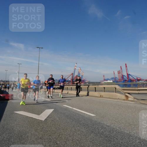 03.10.2025 - Köhlbrandbrückenlauf Matties Gatica Varas http://msf.ph/oto/8993773 03.10.2025 12:47:00 Position 2  meine-sportfotos.de