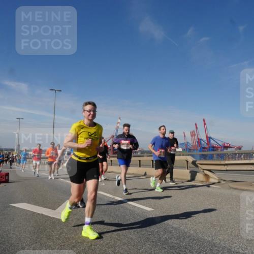 03.10.2025 - Köhlbrandbrückenlauf Matties Gatica Varas http://msf.ph/oto/8993787 03.10.2025 12:47:02 Position 2  meine-sportfotos.de