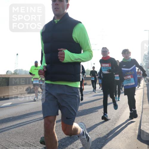 03.10.2025 - Köhlbrandbrückenlauf Luisa Fischer http://msf.ph/oto/8993788 03.10.2025 10:20:21 Position 3 3648, 3075 meine-sportfotos.de