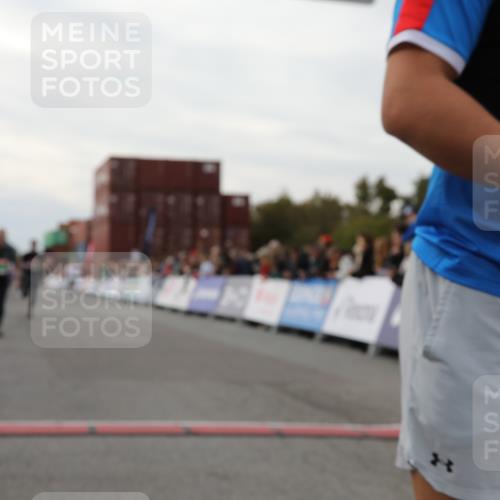 03.10.2025 - Köhlbrandbrückenlauf Yannick Fuchs http://msf.ph/oto/8993789 03.10.2025 16:04:15 Ziel 7392, 7466, 7611, 8082, 9010, 9213, 9618 meine-sportfotos.de