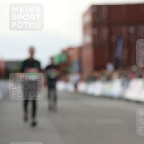 03.10.2025 - Köhlbrandbrückenlauf Yannick Fuchs http://msf.ph/oto/8993794 03.10.2025 16:04:16 Ziel 7308, 7466, 7611, 8082, 9010, 9213, 9618 meine-sportfotos.de