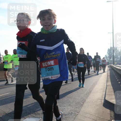 03.10.2025 - Köhlbrandbrückenlauf Luisa Fischer http://msf.ph/oto/8993804 03.10.2025 10:20:22 Position 3 134, 3648, 3075 meine-sportfotos.de