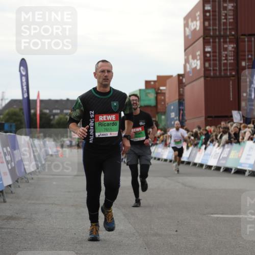 03.10.2025 - Köhlbrandbrückenlauf Yannick Fuchs http://msf.ph/oto/8993808 03.10.2025 16:04:16 Ziel 7308, 7466, 7611, 8082, 9010, 9213, 9618 meine-sportfotos.de