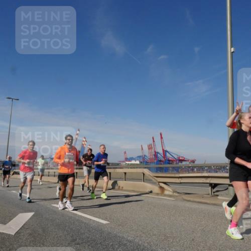 03.10.2025 - Köhlbrandbrückenlauf Matties Gatica Varas http://msf.ph/oto/8993812 03.10.2025 12:47:04 Position 2  meine-sportfotos.de