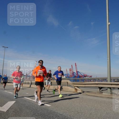 03.10.2025 - Köhlbrandbrückenlauf Matties Gatica Varas http://msf.ph/oto/8993817 03.10.2025 12:47:05 Position 2 118 meine-sportfotos.de
