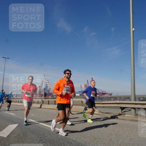 03.10.2025 - Köhlbrandbrückenlauf Matties Gatica Varas http://msf.ph/oto/8993819 03.10.2025 12:47:05 Position 2  meine-sportfotos.de