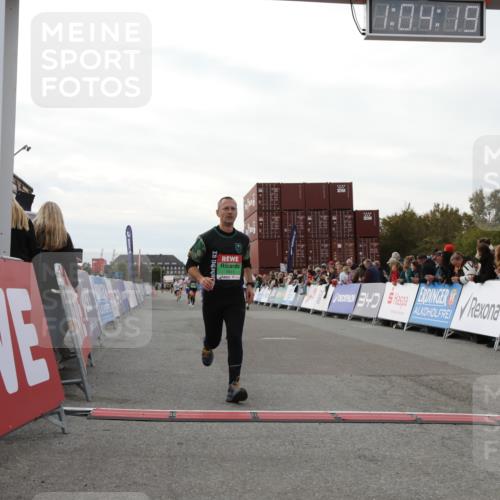 03.10.2025 - Köhlbrandbrückenlauf Yannick Fuchs http://msf.ph/oto/8993836 03.10.2025 16:04:17 Ziel 7308, 7466, 7611, 8082, 8818, 9010, 9213, 9618 meine-sportfotos.de