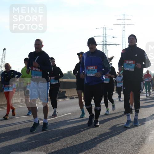 03.10.2025 - Köhlbrandbrückenlauf Luisa Fischer http://msf.ph/oto/8993840 03.10.2025 10:20:25 Position 3 1967, 3796, 2151 meine-sportfotos.de