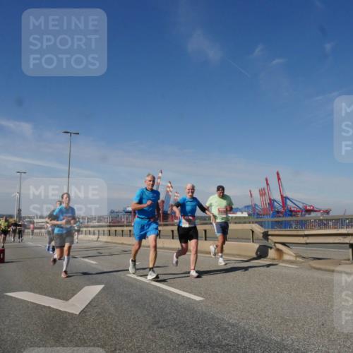 03.10.2025 - Köhlbrandbrückenlauf Matties Gatica Varas http://msf.ph/oto/8993845 03.10.2025 12:47:08 Position 2  meine-sportfotos.de