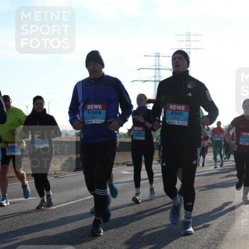 03.10.2025 - Köhlbrandbrückenlauf Luisa Fischer http://msf.ph/oto/8993847 03.10.2025 10:20:26 Position 3 3796, 3792, 1967, 2151, 1 meine-sportfotos.de