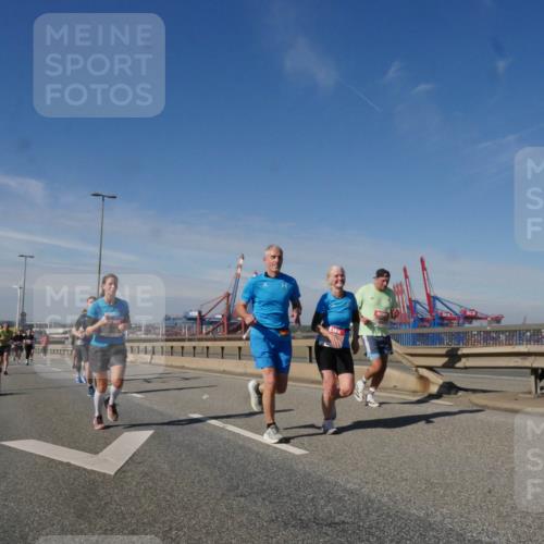 03.10.2025 - Köhlbrandbrückenlauf Matties Gatica Varas http://msf.ph/oto/8993848 03.10.2025 12:47:09 Position 2  meine-sportfotos.de