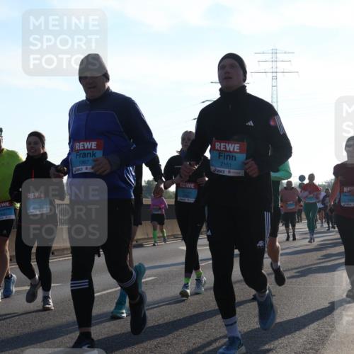 03.10.2025 - Köhlbrandbrückenlauf Luisa Fischer http://msf.ph/oto/8993849 03.10.2025 10:20:26 Position 3 3792, 1967, 2151, 1000, 1920, 1 meine-sportfotos.de