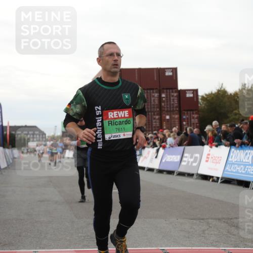 03.10.2025 - Köhlbrandbrückenlauf Yannick Fuchs http://msf.ph/oto/8993852 03.10.2025 16:04:18 Ziel 7308, 7611, 8082, 8818, 9010, 9213, 9618 meine-sportfotos.de