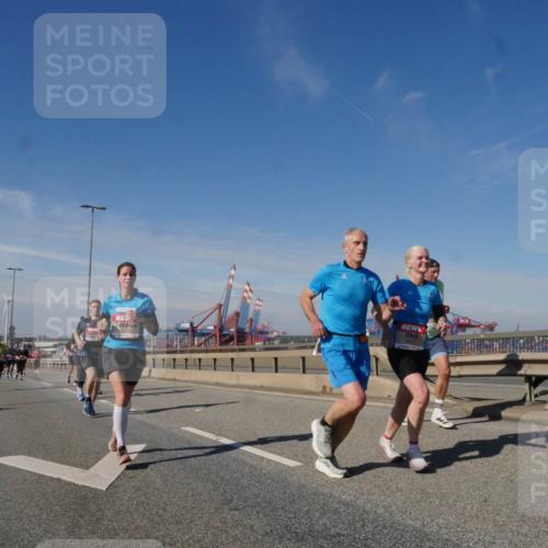 03.10.2025 - Köhlbrandbrückenlauf Matties Gatica Varas http://msf.ph/oto/8993854 03.10.2025 12:47:09 Position 2  meine-sportfotos.de