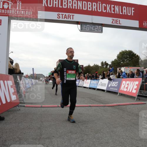 03.10.2025 - Köhlbrandbrückenlauf Yannick Fuchs http://msf.ph/oto/8993856 03.10.2025 16:04:18 Ziel 7308, 7611, 8082, 8818, 9010, 9213, 9618 meine-sportfotos.de