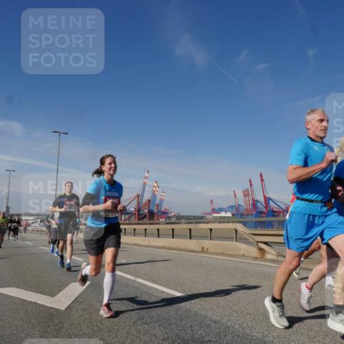 03.10.2025 - Köhlbrandbrückenlauf Matties Gatica Varas http://msf.ph/oto/8993857 03.10.2025 12:47:10 Position 2  meine-sportfotos.de