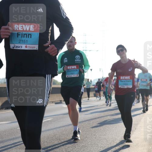03.10.2025 - Köhlbrandbrückenlauf Luisa Fischer http://msf.ph/oto/8993861 03.10.2025 10:20:27 Position 3 2151, 1827, 1920 meine-sportfotos.de