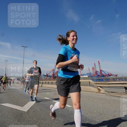 03.10.2025 - Köhlbrandbrückenlauf Matties Gatica Varas http://msf.ph/oto/8993862 03.10.2025 12:47:10 Position 2 4871 meine-sportfotos.de