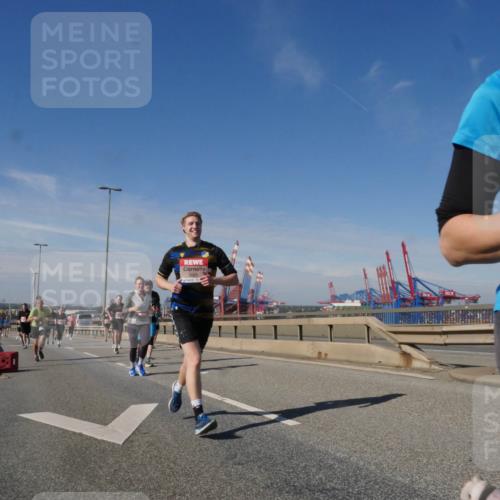 03.10.2025 - Köhlbrandbrückenlauf Matties Gatica Varas http://msf.ph/oto/8993867 03.10.2025 12:47:11 Position 2  meine-sportfotos.de