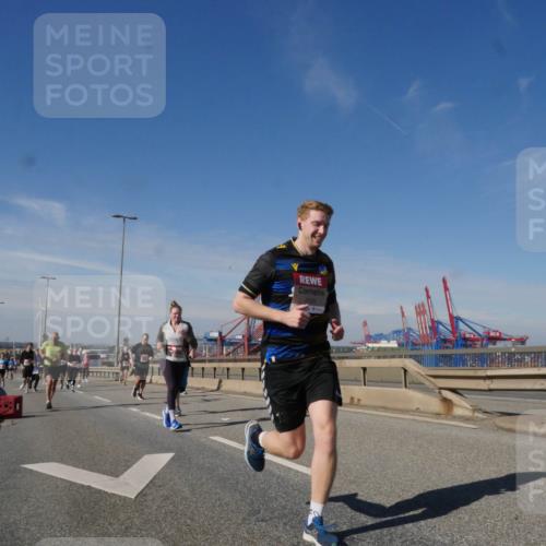03.10.2025 - Köhlbrandbrückenlauf Matties Gatica Varas http://msf.ph/oto/8993869 03.10.2025 12:47:11 Position 2  meine-sportfotos.de