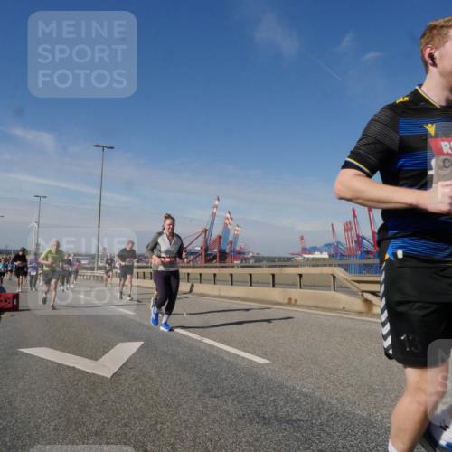 03.10.2025 - Köhlbrandbrückenlauf Matties Gatica Varas http://msf.ph/oto/8993874 03.10.2025 12:47:12 Position 2 5025 meine-sportfotos.de